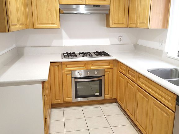 4th image of 1005 S Barrington Ave APT 1