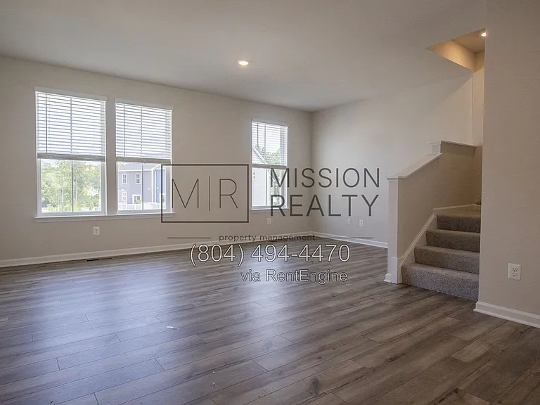 8756 Whitman Dr — Photo 17