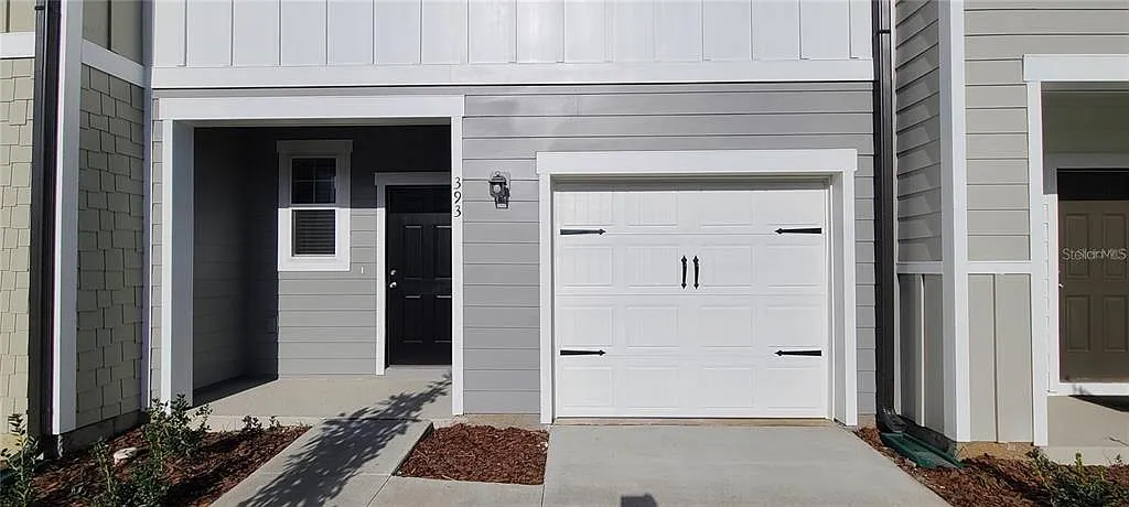 3 bed, 2.5 bath, 1421 sqft, $1,995 — Photo 2