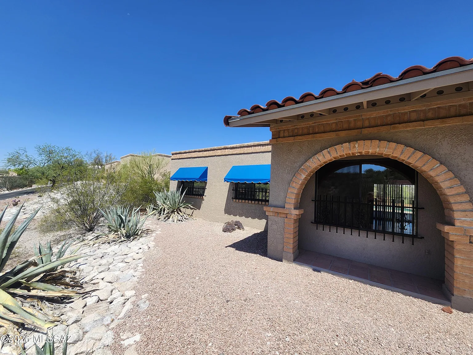 4 bed, 2.0 bath, 2372 sqft, $2,895 — Photo 2