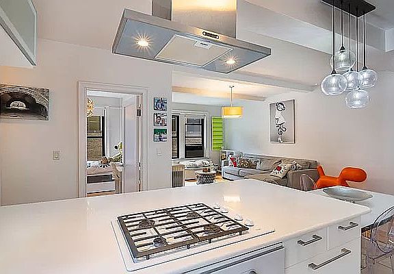 2nd image of 20 W 84th St APT 8A