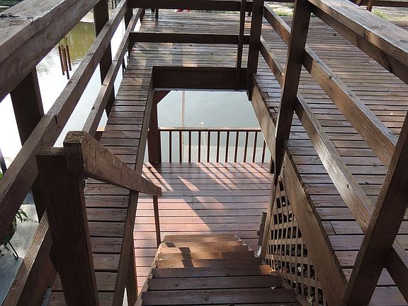 STAIRS BETWEEN DECKS