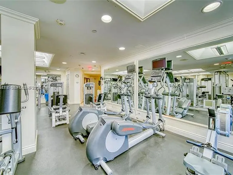 1121 Crandon Blvd #F304 — Photo 8