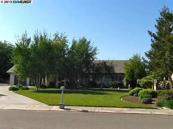10324 Rio Sombra Ct, Oakdale, CA 95361