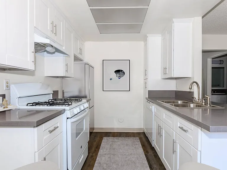 * Photos have been virtually staged for illustrative purposes. The furnishings, decor, and certain visual elements shown may not be present in the actual apartment.