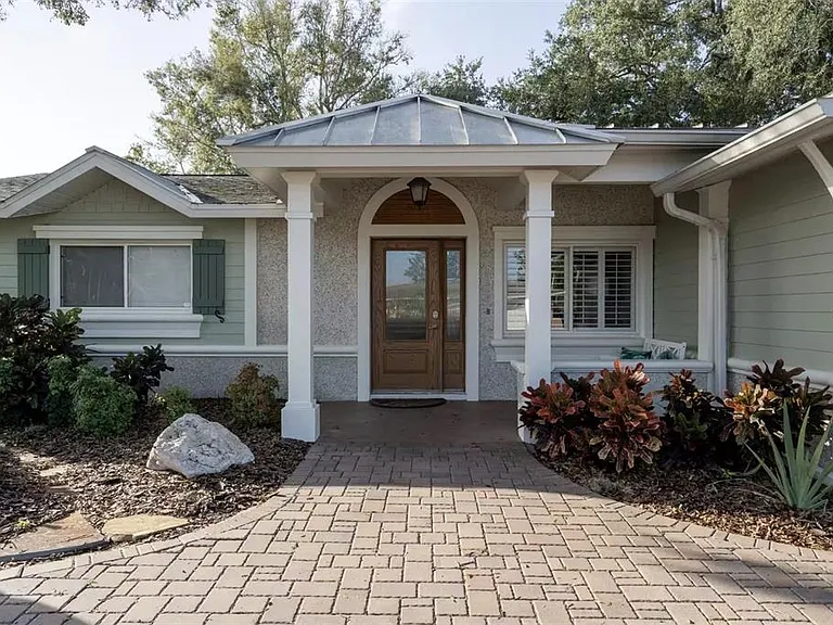 378 Westwinds Dr — Photo 2