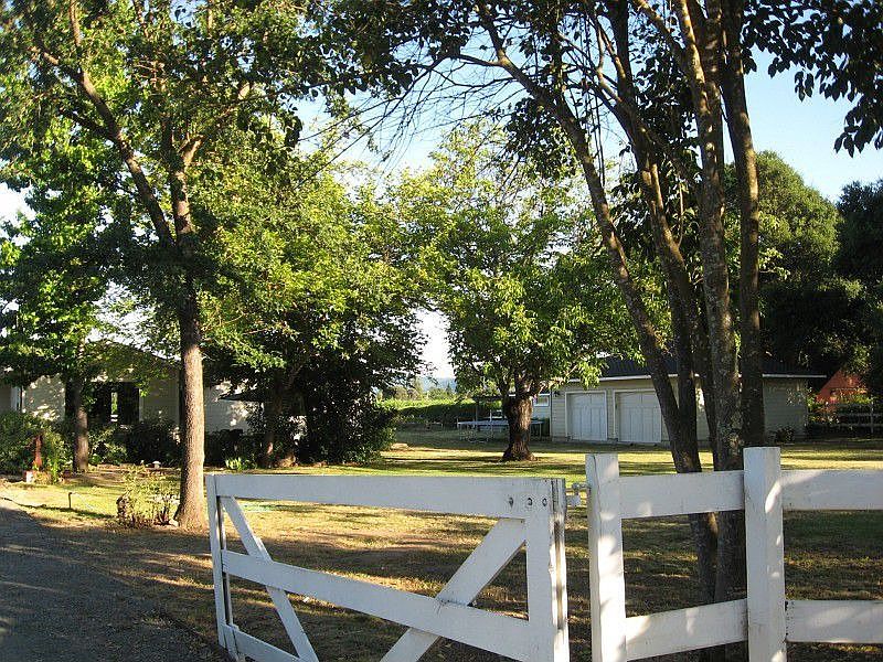 1st image of 757 White Ln