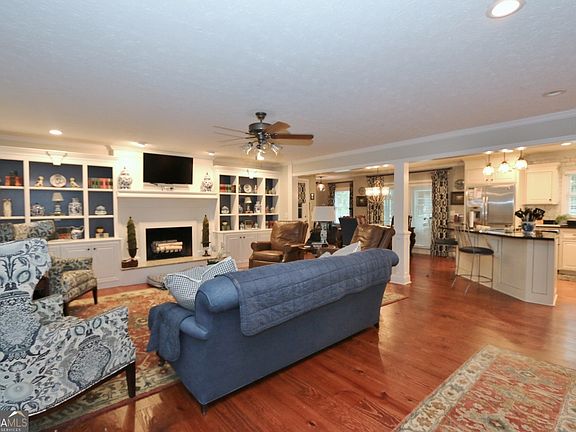 3rd image of 1001 Brownwood Rd
