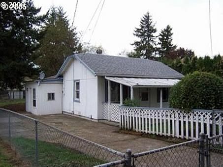 2nd image of 121 SE 126th Ave