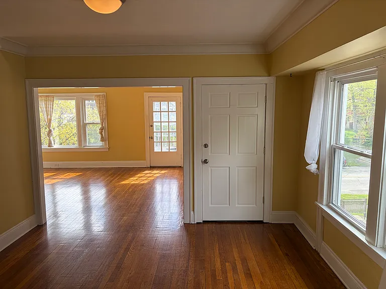 1252 W Clifton Blvd — Photo 7