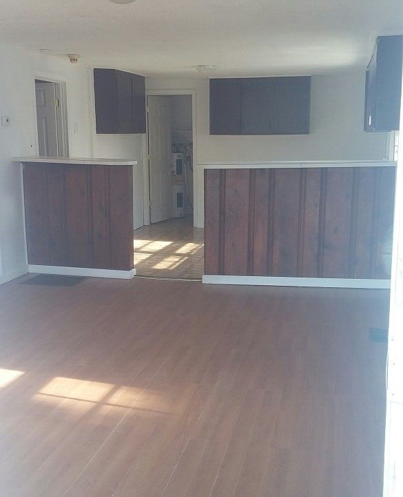 2nd image of 4402 Queens St