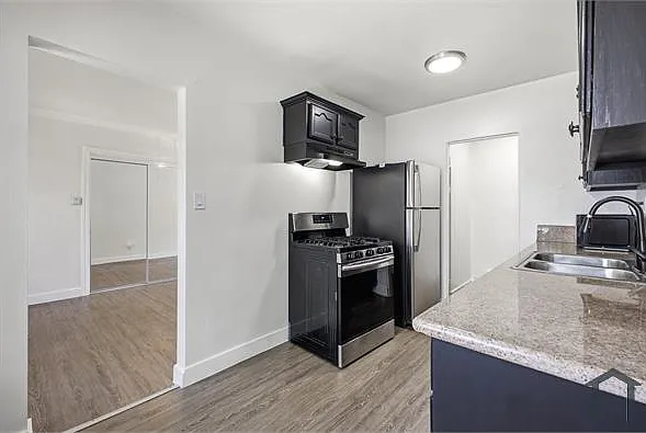 6526 1/2 S Victoria Ave — Photo 7