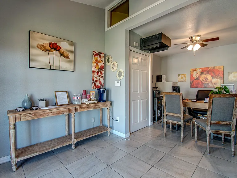 Bay Bluff Apartments — Photo 8
