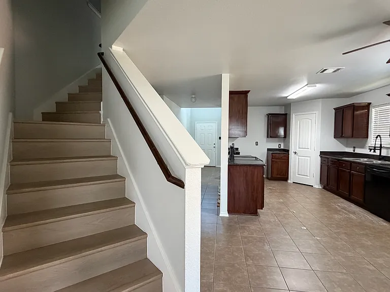 2123 Meadow View Dr — Photo 13