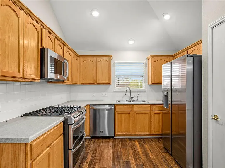 14901 Nuttall Dr — Photo 4