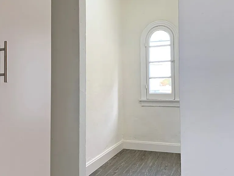 1623 N Mariposa — Photo 30