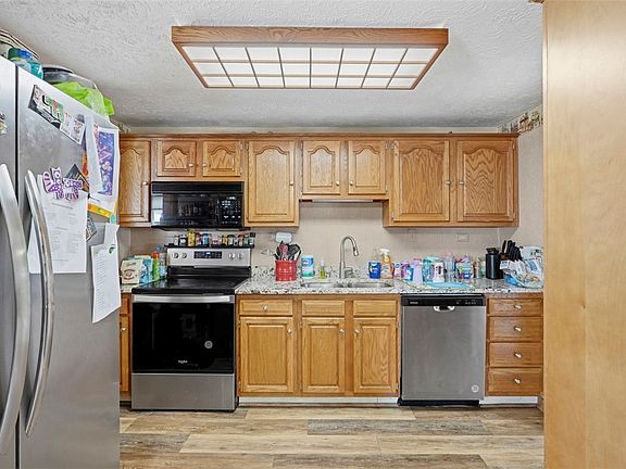 5th image of 219 Maple Dr