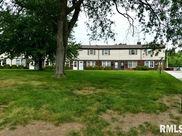 1936 Canterbury Dr APT 2Q, Washington, IL 61571