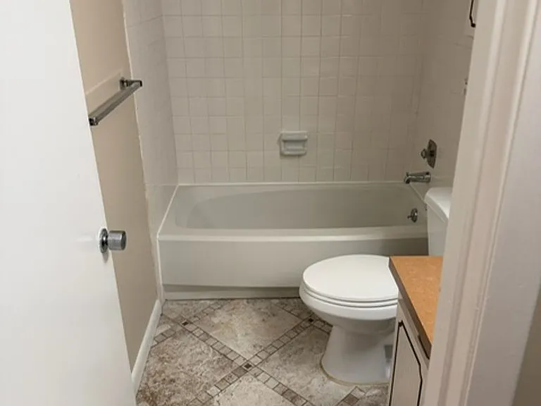 130 Jasmine Woods Ct #9D — Photo 35