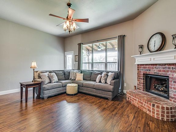 3rd image of 3013 Bigleaf Dr