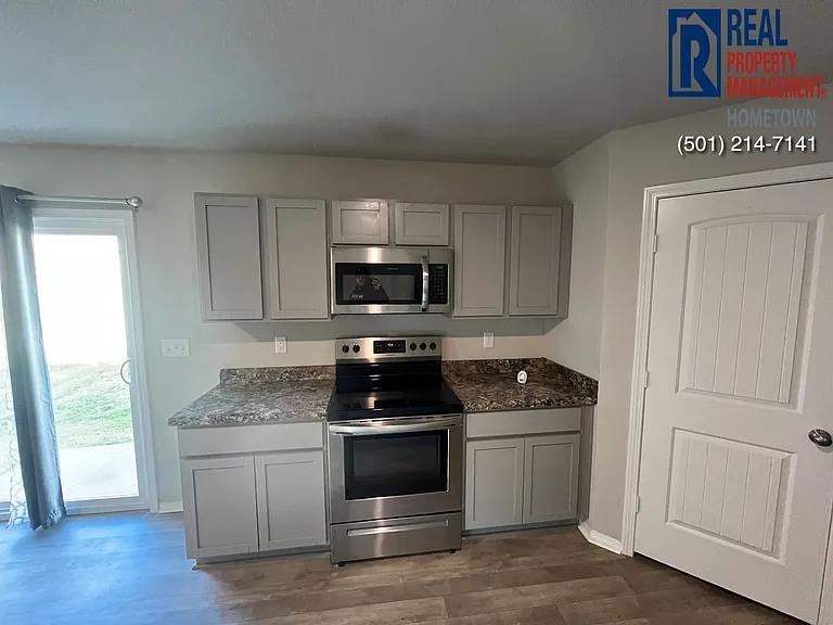 2248 Bentwood Dr — Photo 3