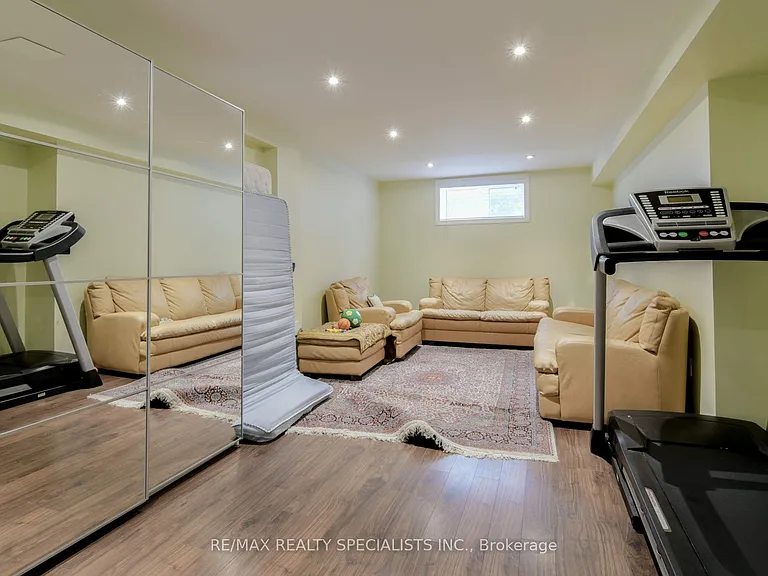 7 Scott Dr #UPPER — Photo 32