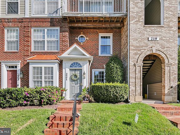 2nd image of 221 Jay Dr #102