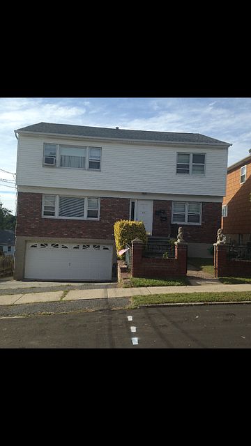 1st image of 215 Gainsborg Ave #1