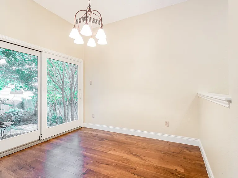 2109 Castle View Dr — Photo 16