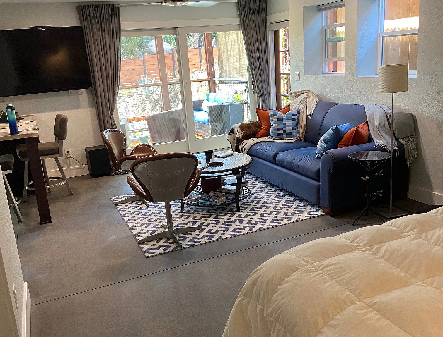 Studio, 630 sqft, $2,550 — Photo 3