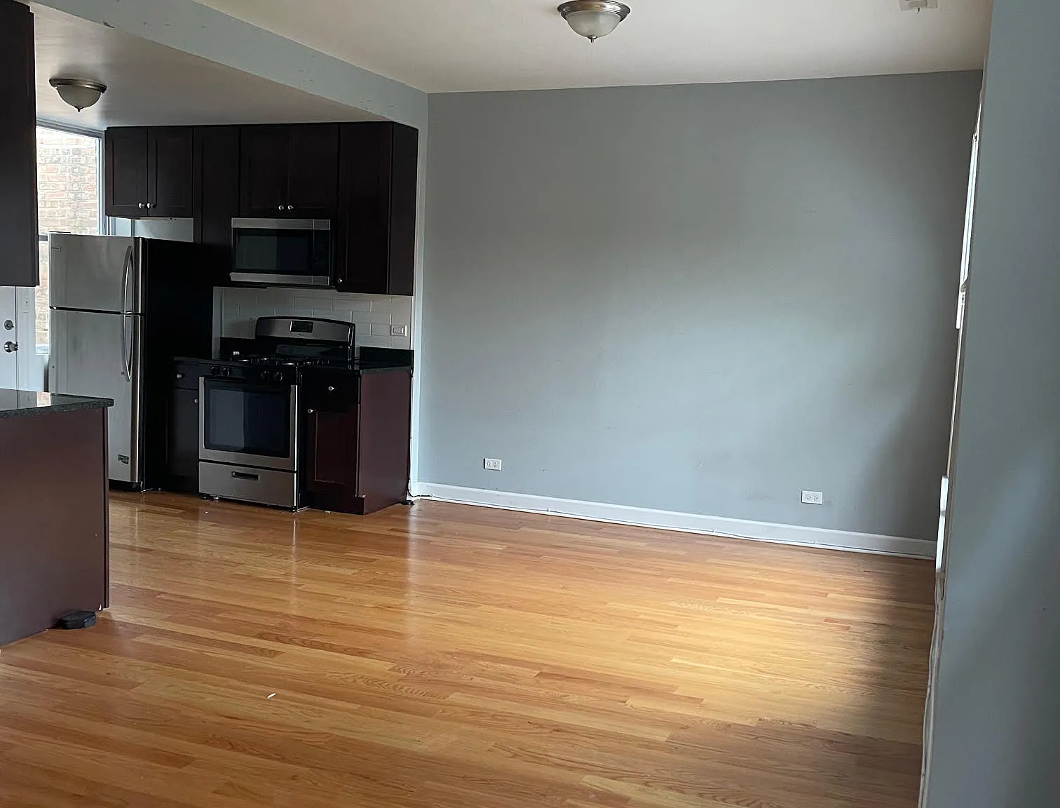 2 bed, 1000 sqft, $2,050 — Photo 3