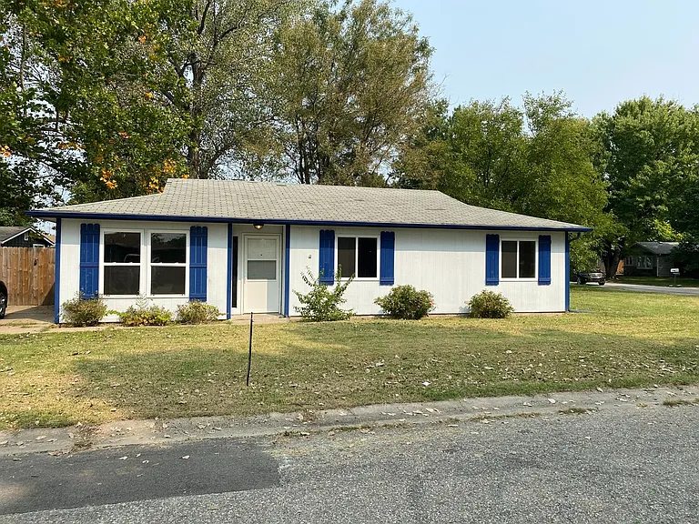 2410 Charolais Ln — Photo 2