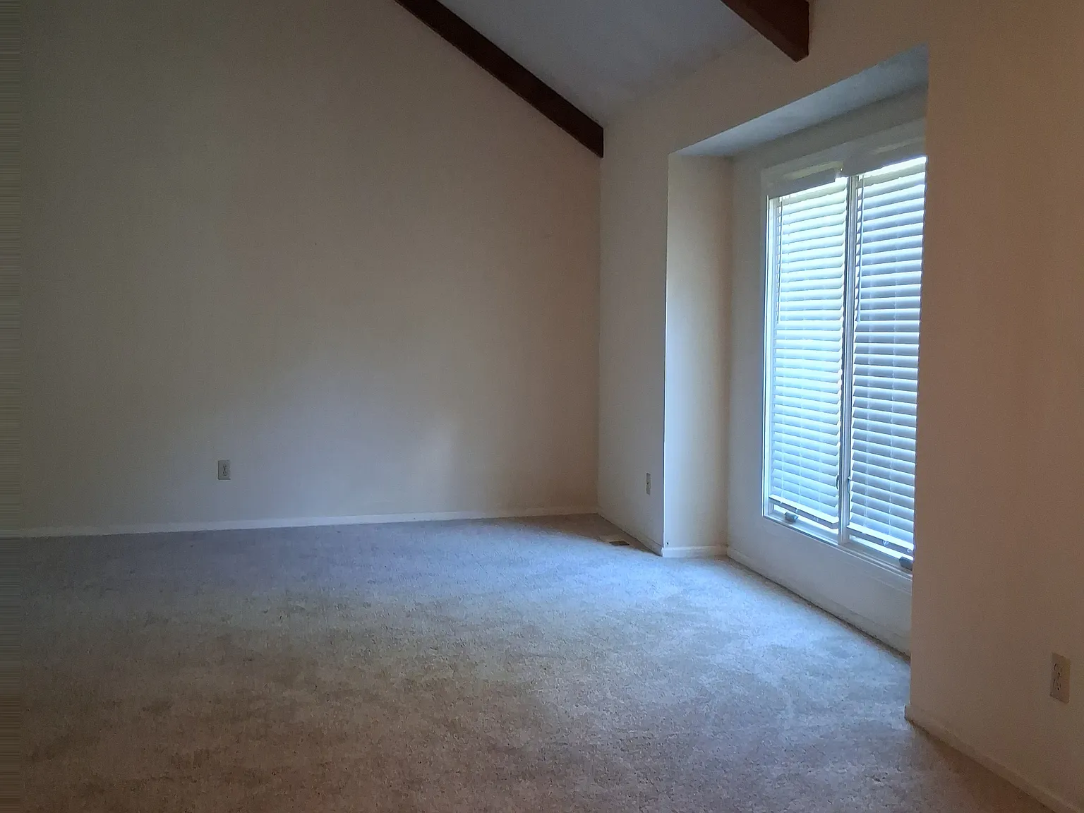 4 bed, 2.5 bath, 1511 sqft, $2,400 — Photo 4