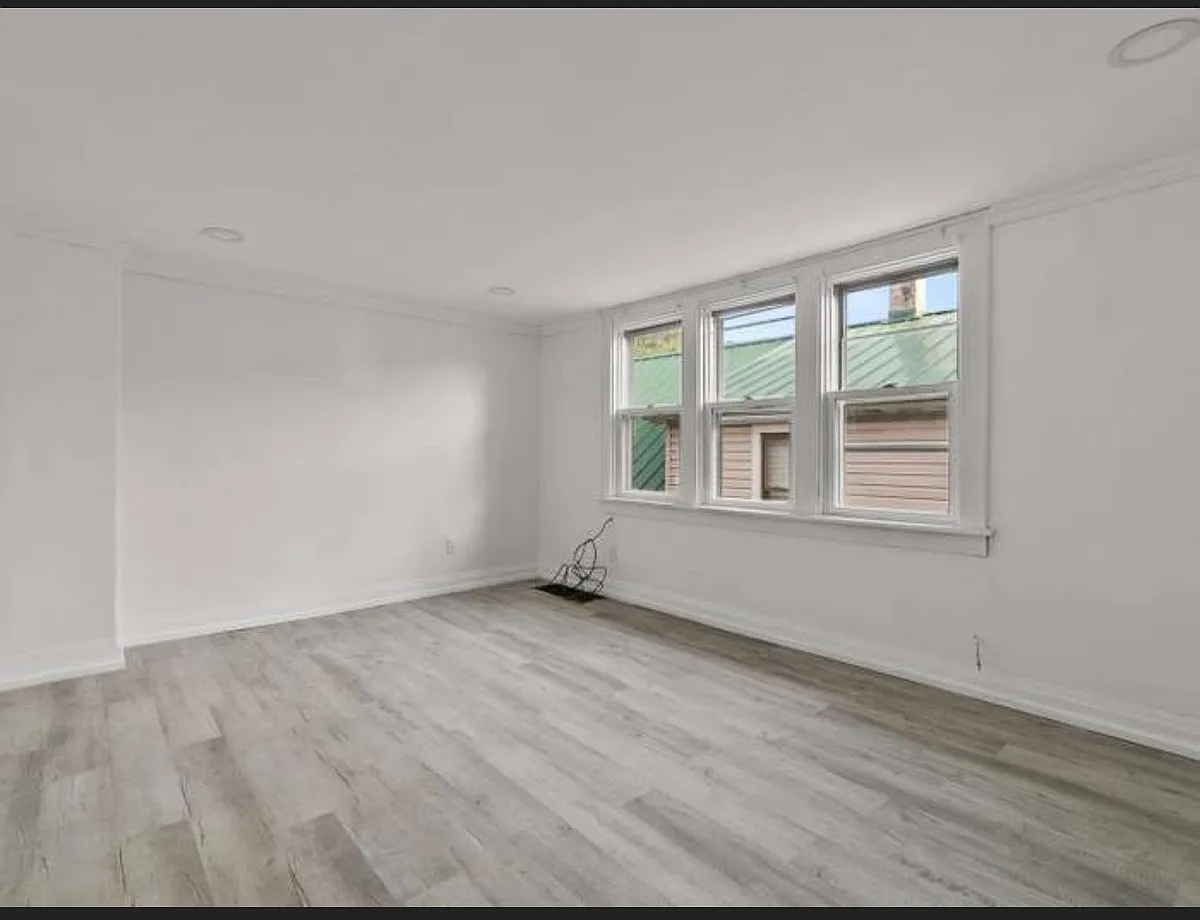 Building Photo - 13346 S Carondolet Ave #2