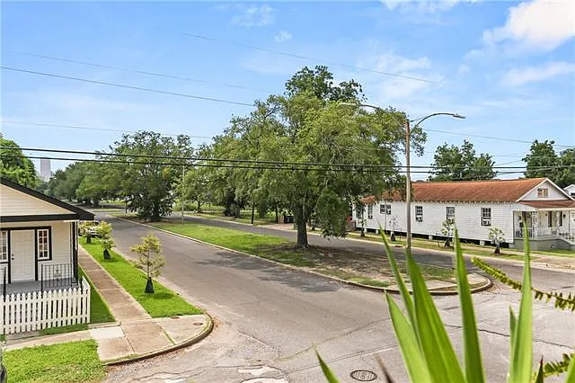 2 bed, 1.0 bath, 630 sqft, $1,150 — Photo 2