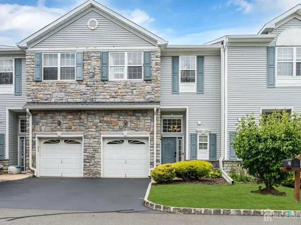 27 Hanna Ln, Laurence Harbor, NJ 08879