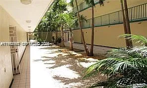 Flamingo Court Condo — Photo 3