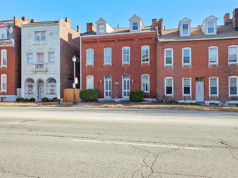 1714 S Tucker Blvd #A — Photo 1