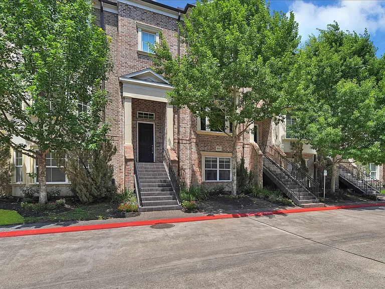 4631 Regent Manor Dr — Photo 27