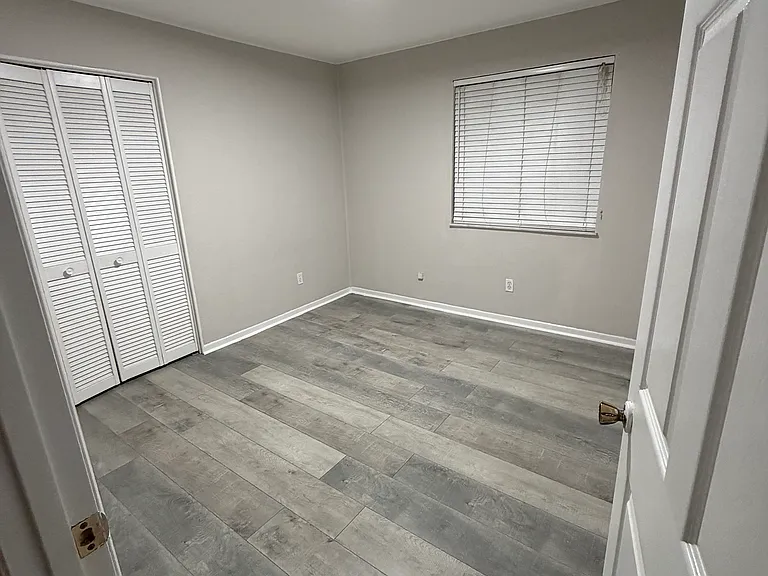 1404 Paula Dr — Photo 17