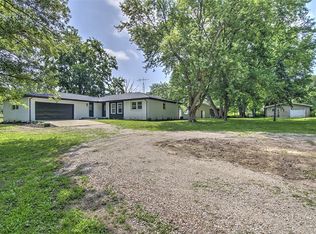 9365 Cabin Rd, Argenta, IL 62501