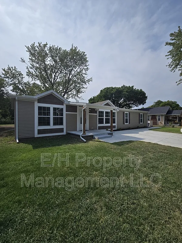 3 bed, 2.0 bath, 1706 sqft, $1,600 — Photo 3
