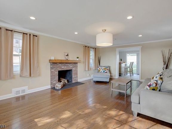 3rd image of 115 Gregory Ave
