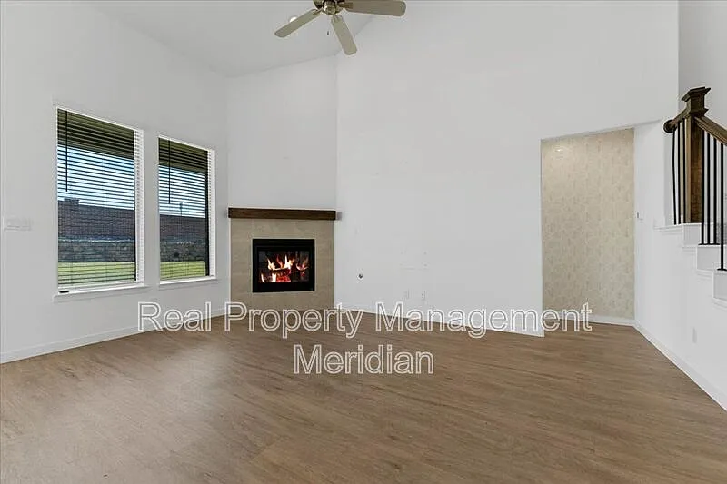 4 bed, 3.5 bath, 3080 sqft, $3,475 — Photo 3
