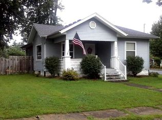 901 N Maple St, Benton, IL 62812