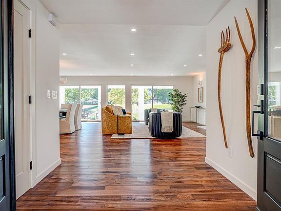 2nd image of 8841 Oakmont Drive