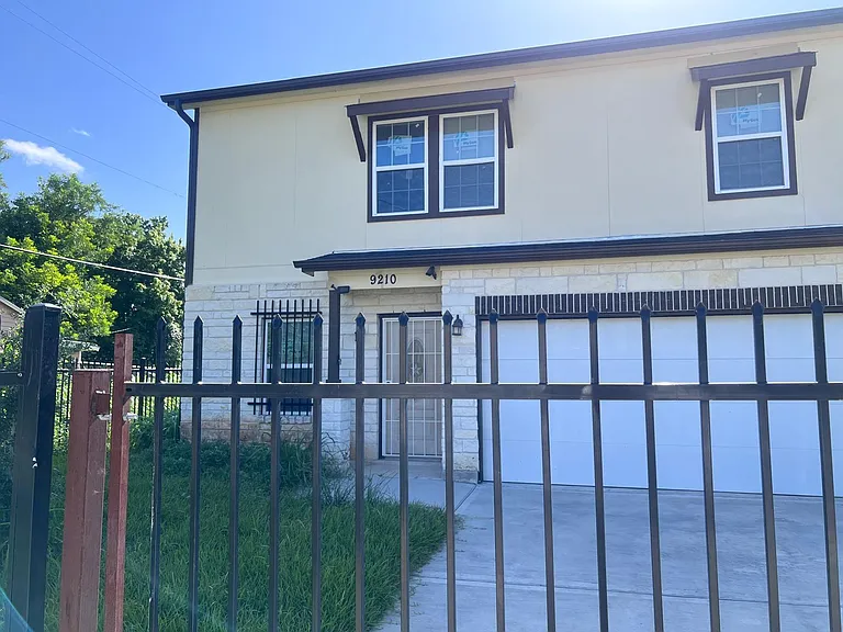 9210 Martell St — Photo 2