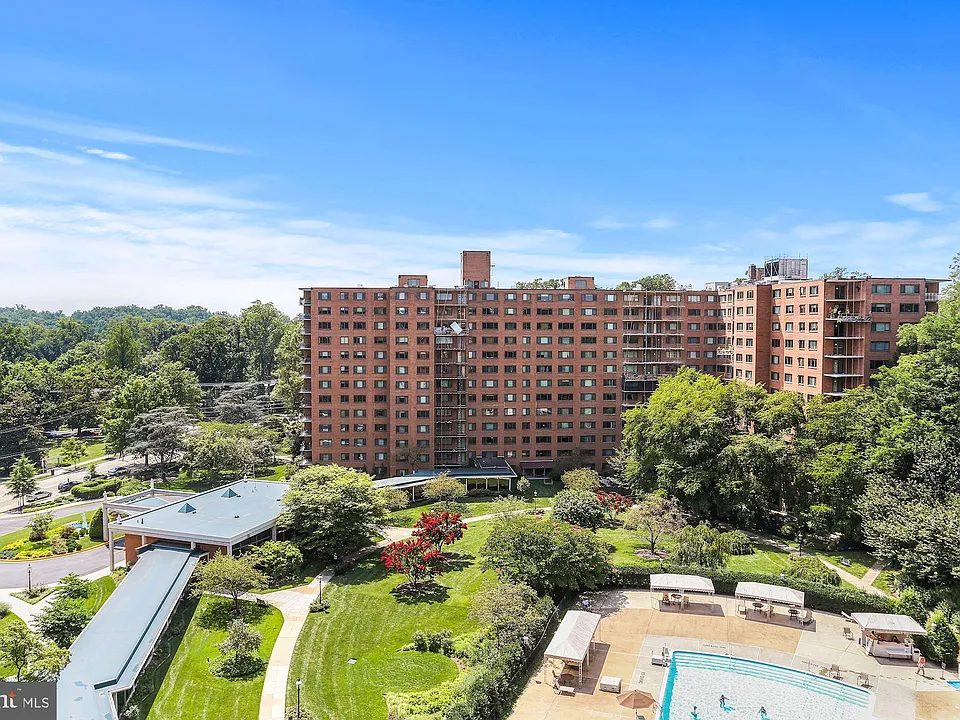4201 Cathedral Ave NW #502W