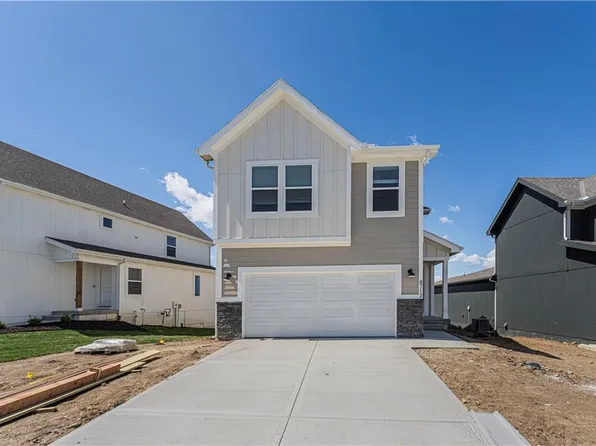 8728 SW Brickell Dr, Blue Springs, MO 64064