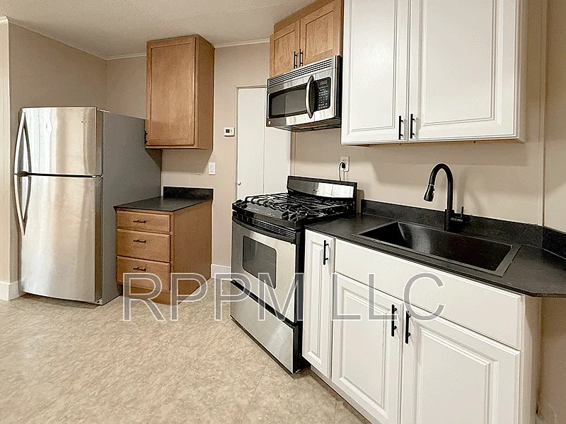3 bed, 1.0 bath, $2,200 — Photo 2